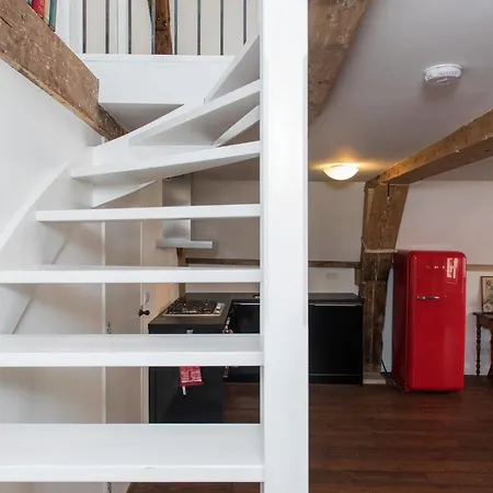 Old City Centre - Central Station Area Apartment